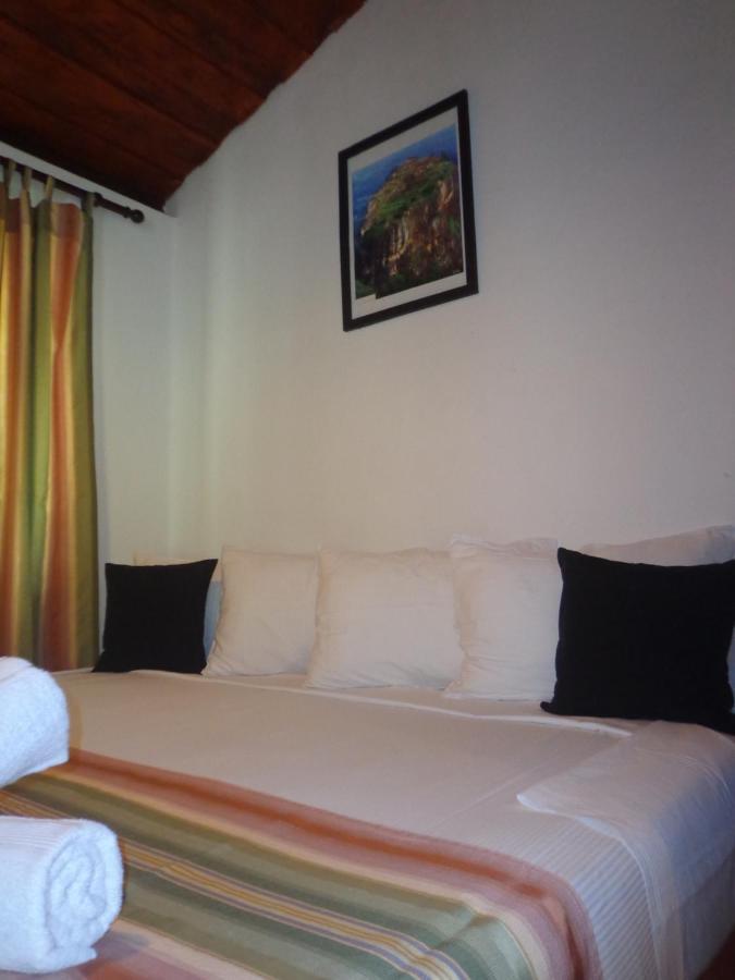Brown'S Edge Residence Galle Extérieur photo